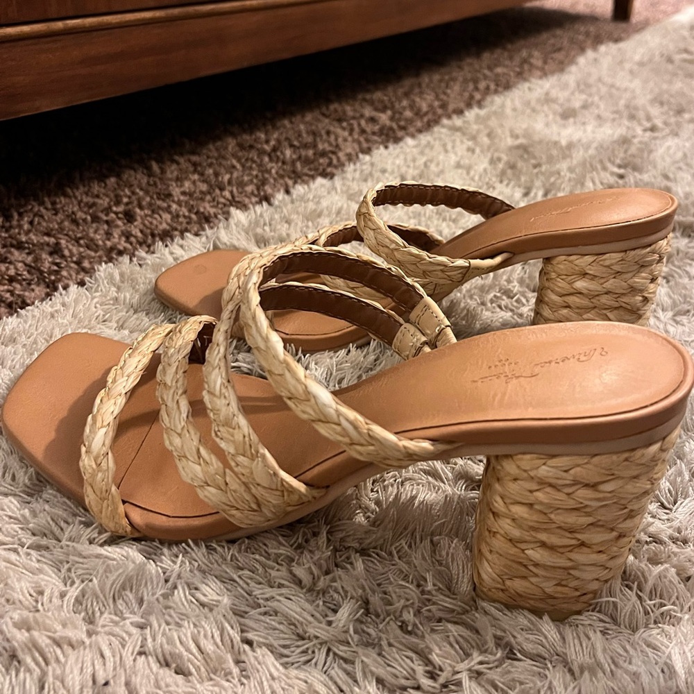 Universal thread woven heels